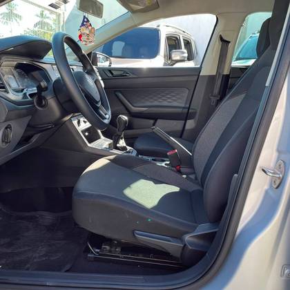 VOLKSWAGEN POLO 1.0 MPI MANUAL VOLKSWAGEN POLO 1.0 MPI MANUAL